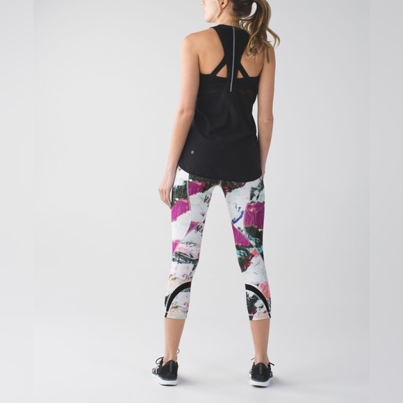 Lululemon Run: Inspire Crop II Leggings Size 6 US White Abstract Luxtreme Capris - Picture 8 of 15
